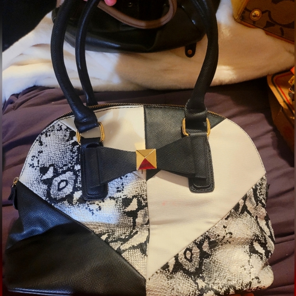 Black and white tote shoulder hand bag purse